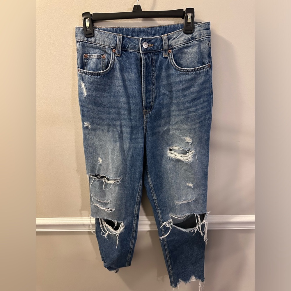 Juniors 6 holy Capri jeans